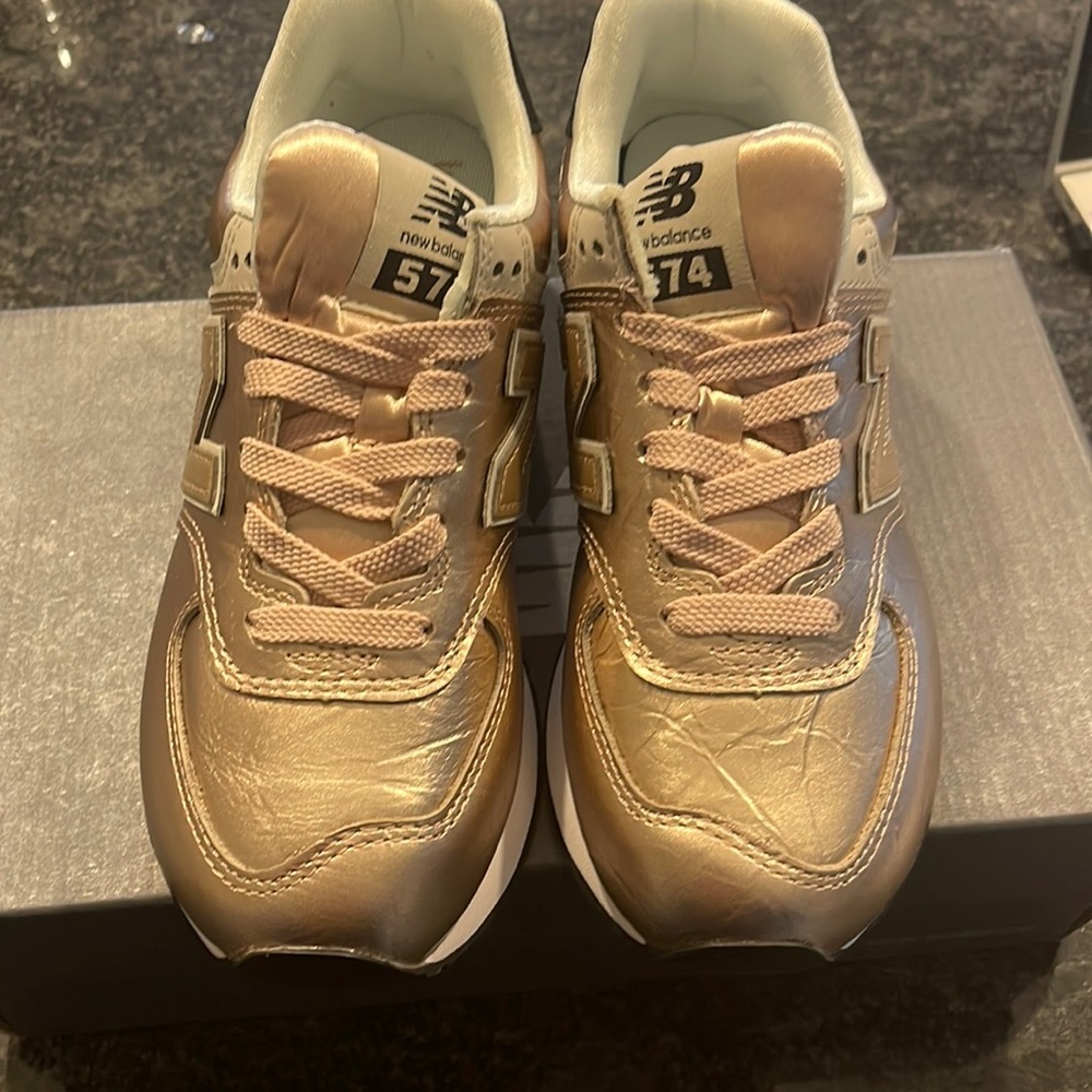 NWT rose gold new balance